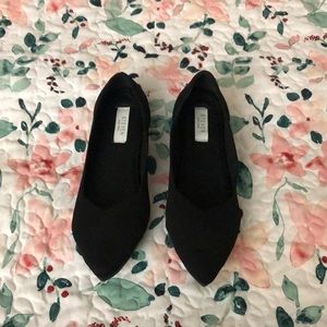 WMNS Black knit flats